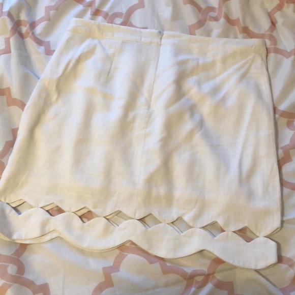 Adorable White Skirt - Picture 2 of 3